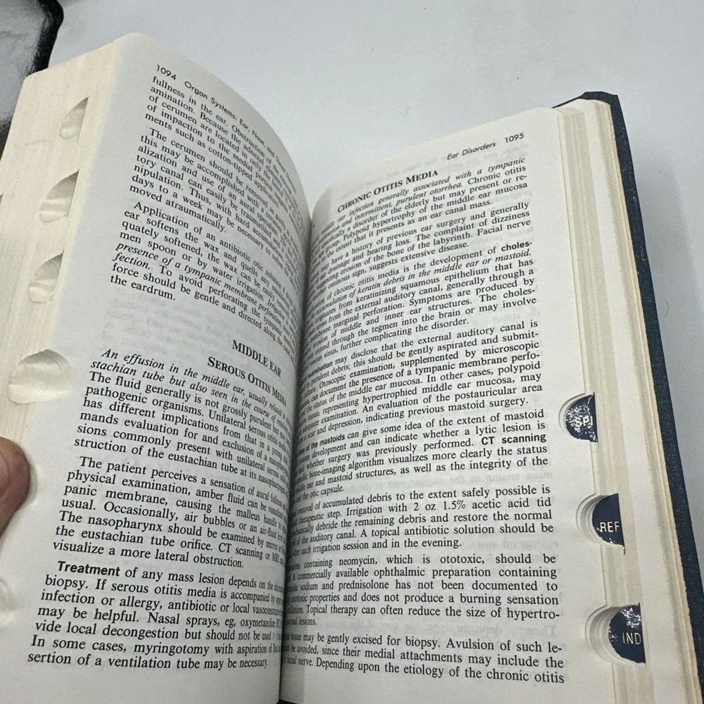 The Merck Manual of Geriatrics Book Copyright 1990 Merck & Co Inc. Hardcover